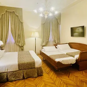 Dell'opera Hotel